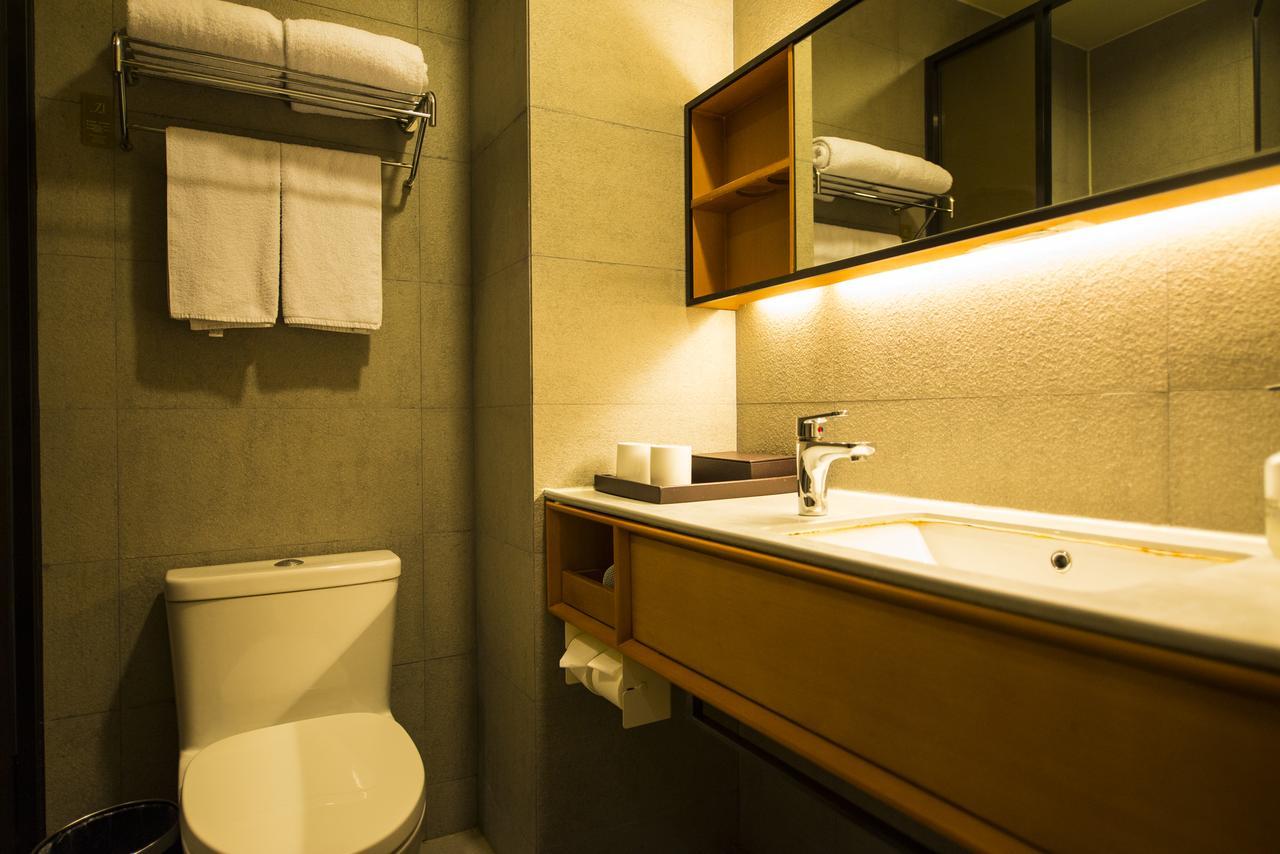 ฮั่นถิง โฮเทล เซี่ยงไฮ้ หงเฉียวแอร์พอร์ต หูชิงผิง ไฮเวย์ Hotel ภายนอก รูปภาพ
