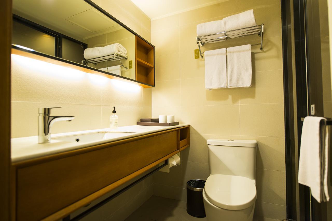 ฮั่นถิง โฮเทล เซี่ยงไฮ้ หงเฉียวแอร์พอร์ต หูชิงผิง ไฮเวย์ Hotel ภายนอก รูปภาพ