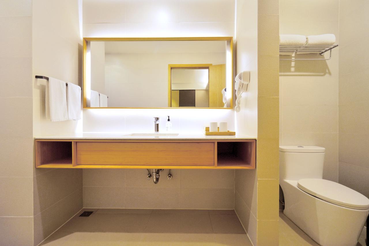 ฮั่นถิง โฮเทล เซี่ยงไฮ้ หงเฉียวแอร์พอร์ต หูชิงผิง ไฮเวย์ Hotel ภายนอก รูปภาพ